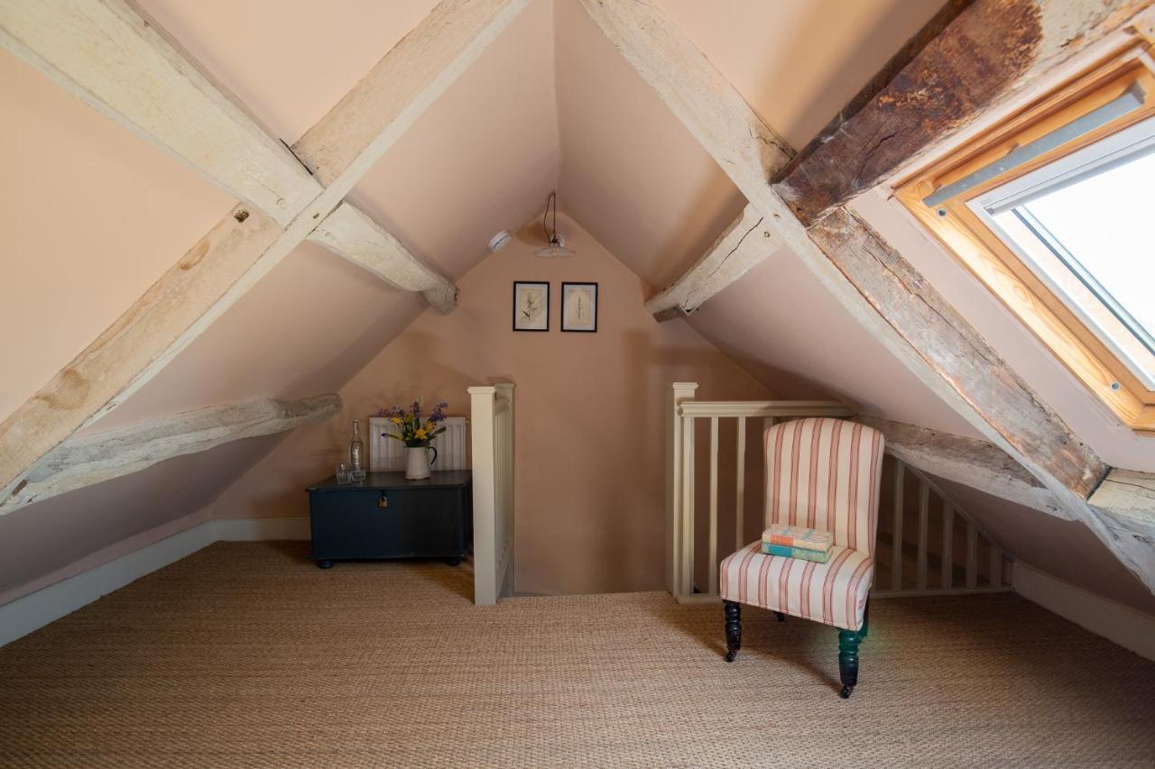 Gleneda Cottage - A Renovated, Traditional Cotswold Cottage Full Of Charm With Fireplace And Garden Bourton on the Hill Ngoại thất bức ảnh