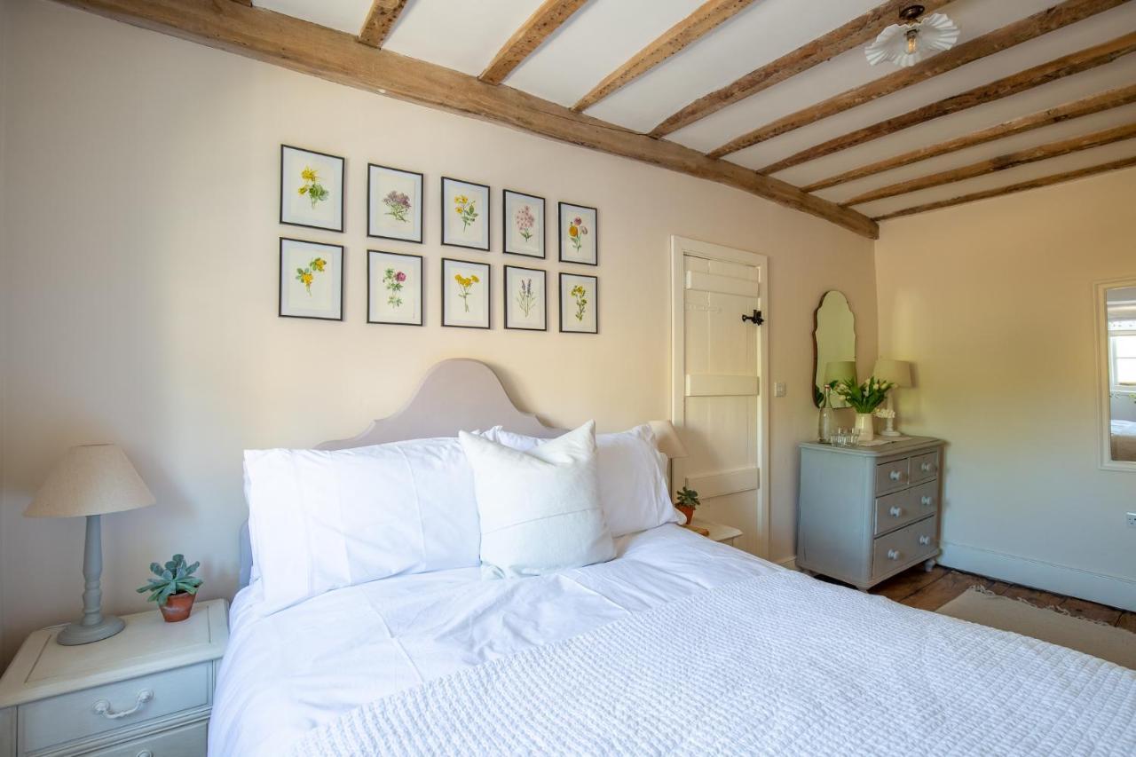 Gleneda Cottage - A Renovated, Traditional Cotswold Cottage Full Of Charm With Fireplace And Garden Bourton on the Hill Ngoại thất bức ảnh