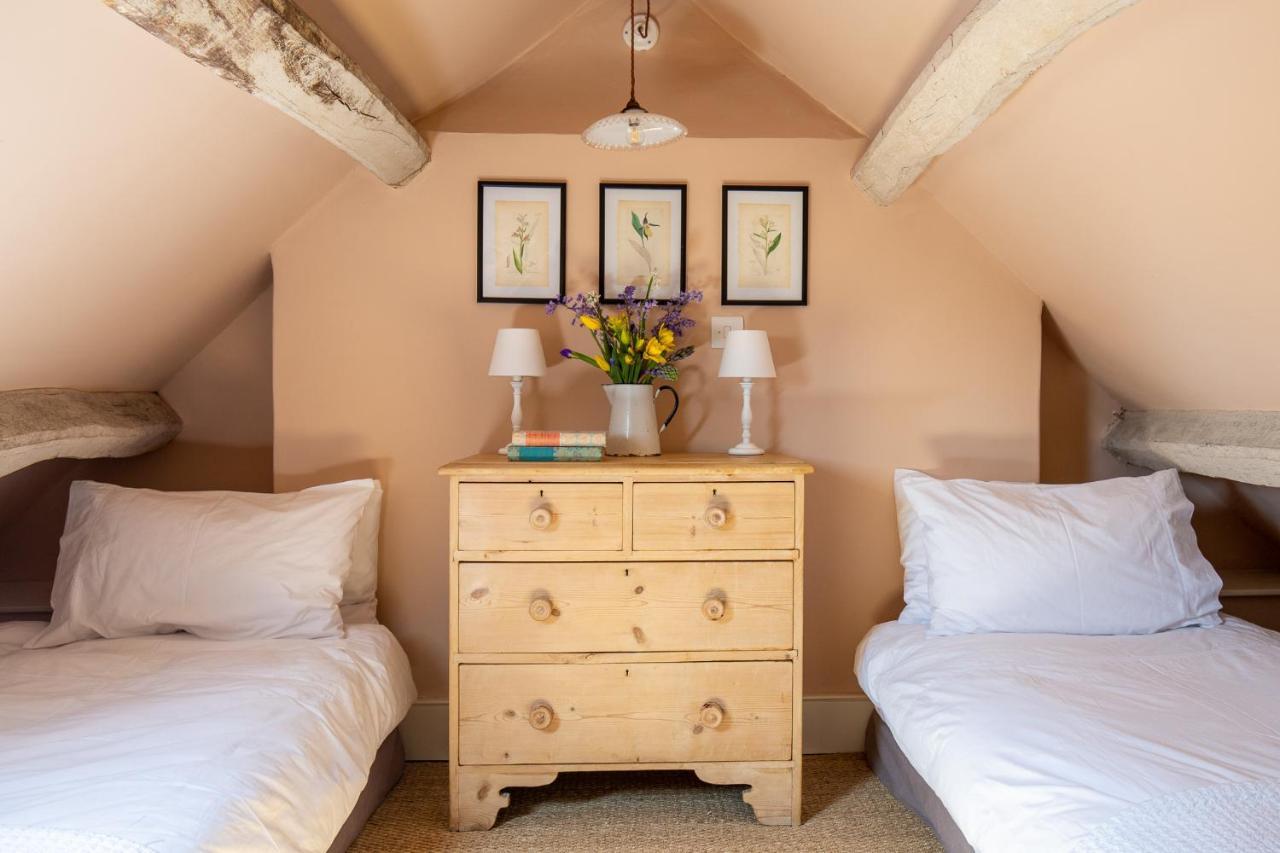 Gleneda Cottage - A Renovated, Traditional Cotswold Cottage Full Of Charm With Fireplace And Garden Bourton on the Hill Ngoại thất bức ảnh